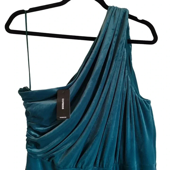 NWT $118 Express One Shoulder Wide Leg Ruched Velvet Jumpsuit Size L - Picture 6 of 14